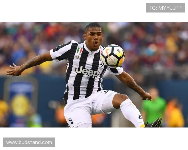 拉菲尼亚与道格拉斯·科斯塔巅峰期边路突破及传射效率对比