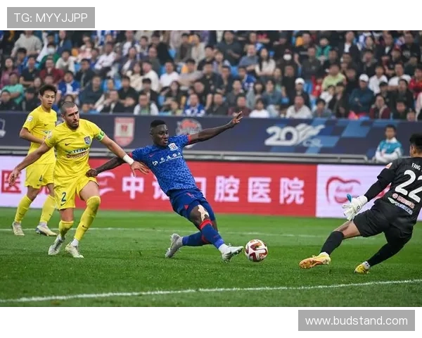 上海申花边路利用有限问题，在近期比赛中逐步反映，对战术展开形成制约。