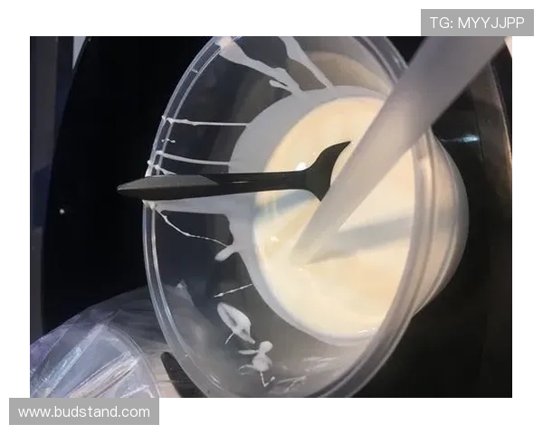 季丽萍家的冰箱里塞满蛋白粉，连饮料都是按毫升算的