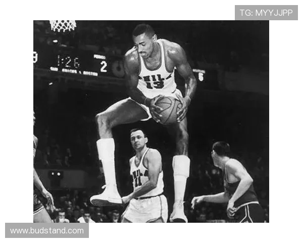 张伯伦单打拉开内线优势，统治篮板和得分结构显著领先传统巨头